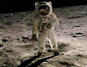 Mural Alunizaje sobre la Superficie de la Luna